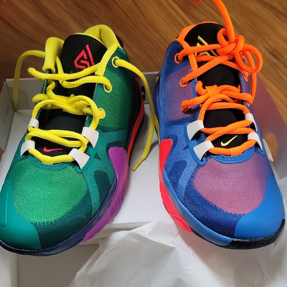 Colorful (GIANNIS A.)(Freak 1.5) Kids Sneakers with Yellow and Orange Laces🔥🔥